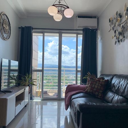 Spacious 2-Bedroom Condo,Wifi,Netflix,Free Parking カガヤン・デ・オロ エクステリア 写真
