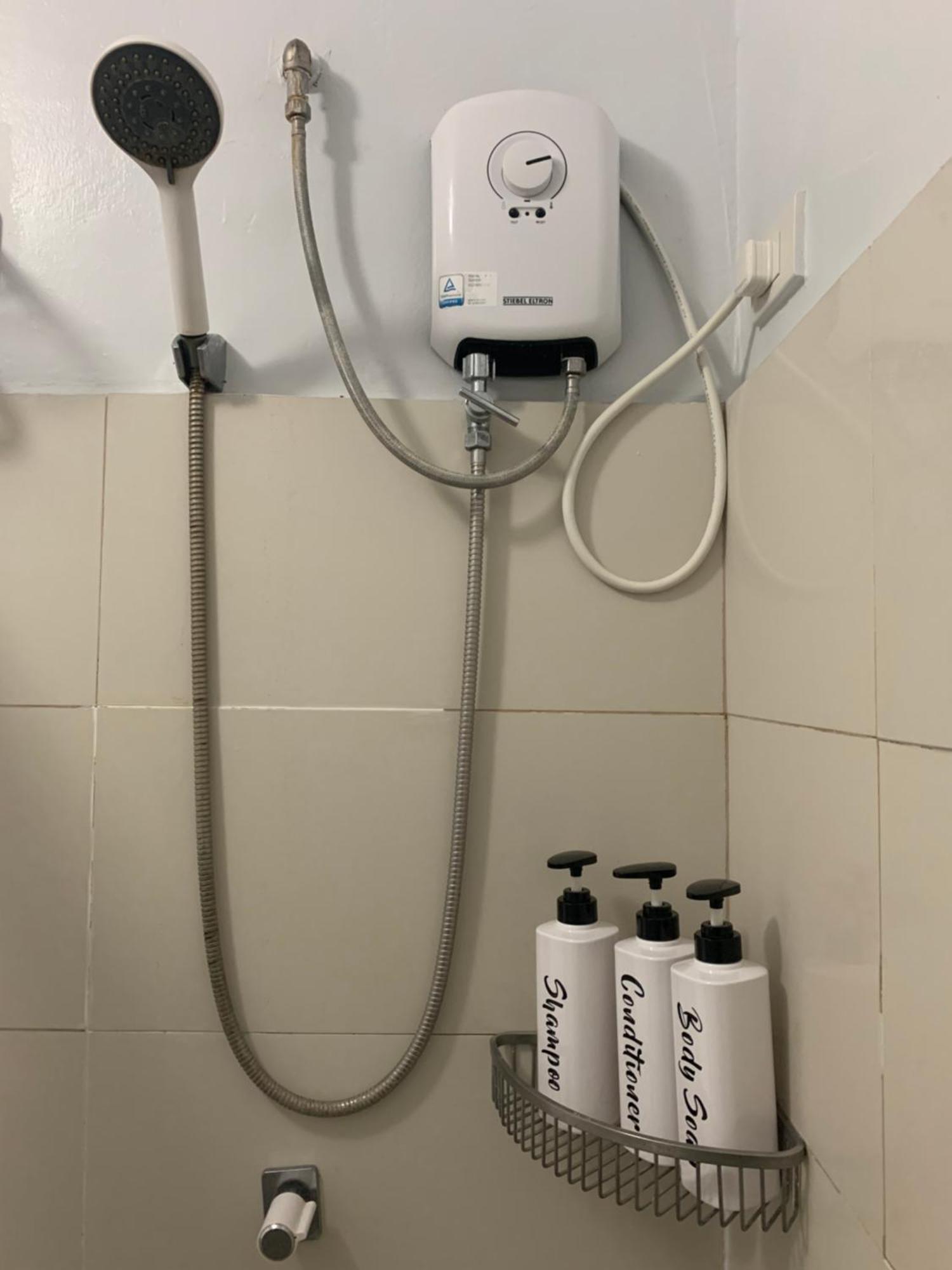 Spacious 2-Bedroom Condo,Wifi,Netflix,Free Parking カガヤン・デ・オロ エクステリア 写真