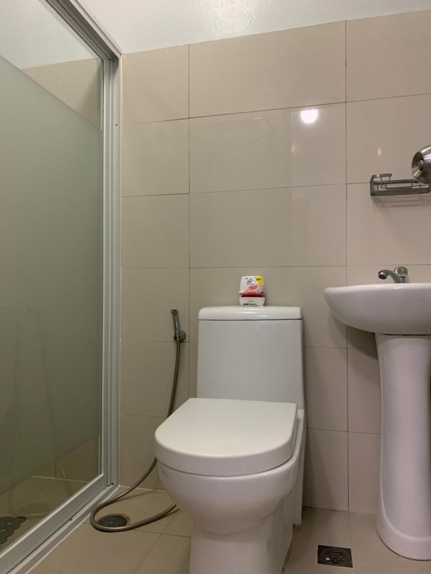 Spacious 2-Bedroom Condo,Wifi,Netflix,Free Parking カガヤン・デ・オロ エクステリア 写真
