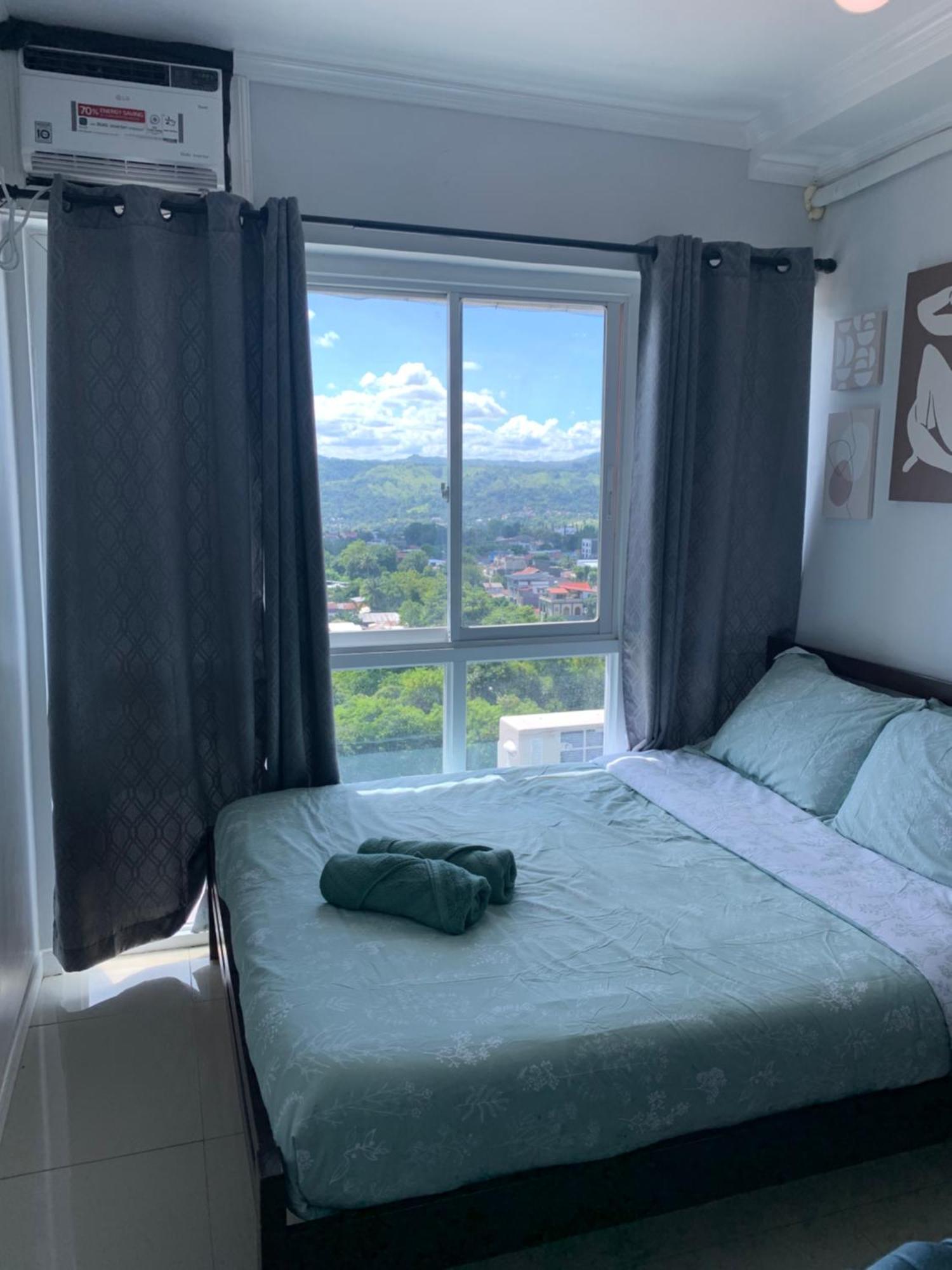 Spacious 2-Bedroom Condo,Wifi,Netflix,Free Parking カガヤン・デ・オロ エクステリア 写真