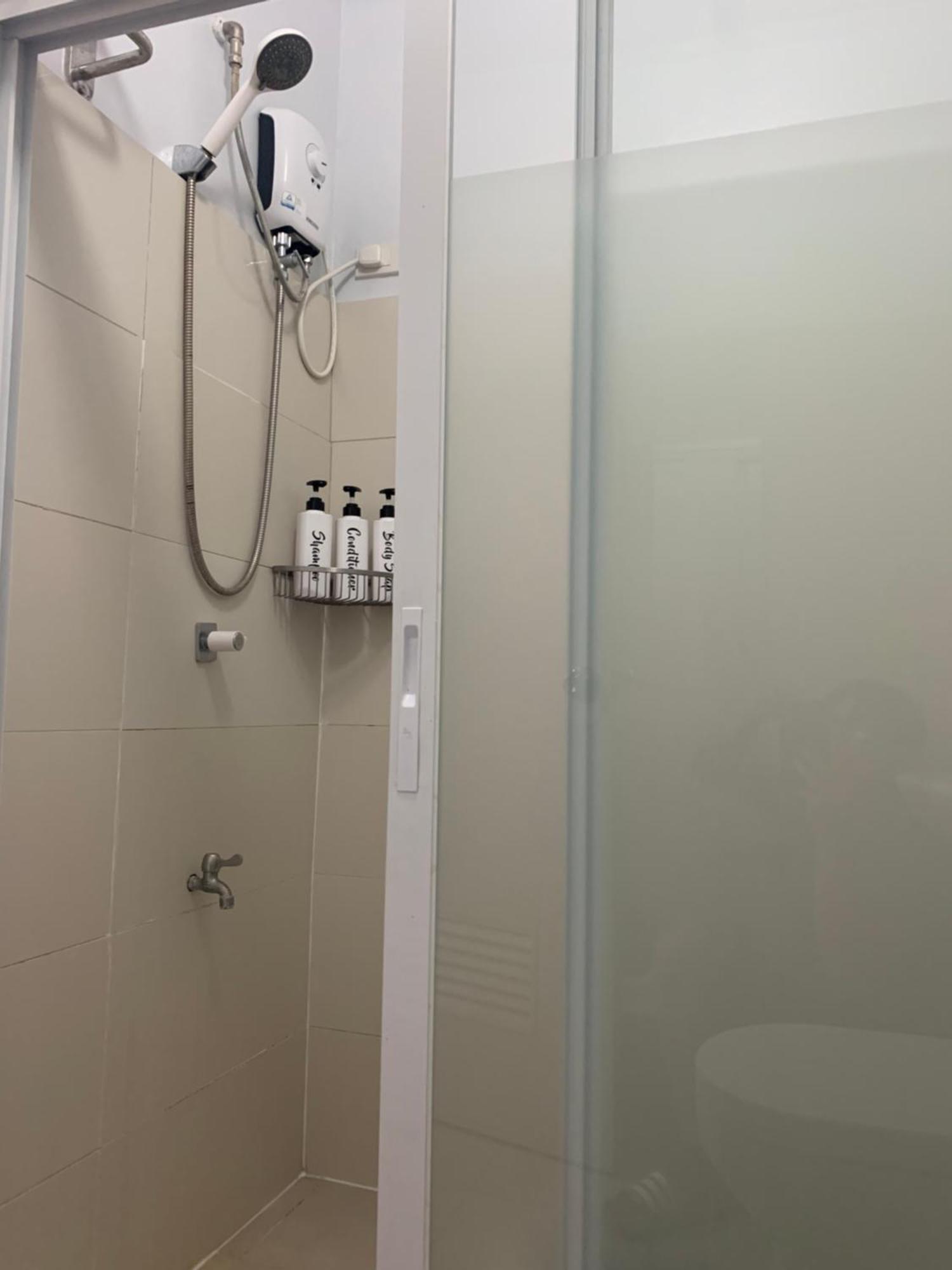 Spacious 2-Bedroom Condo,Wifi,Netflix,Free Parking カガヤン・デ・オロ エクステリア 写真