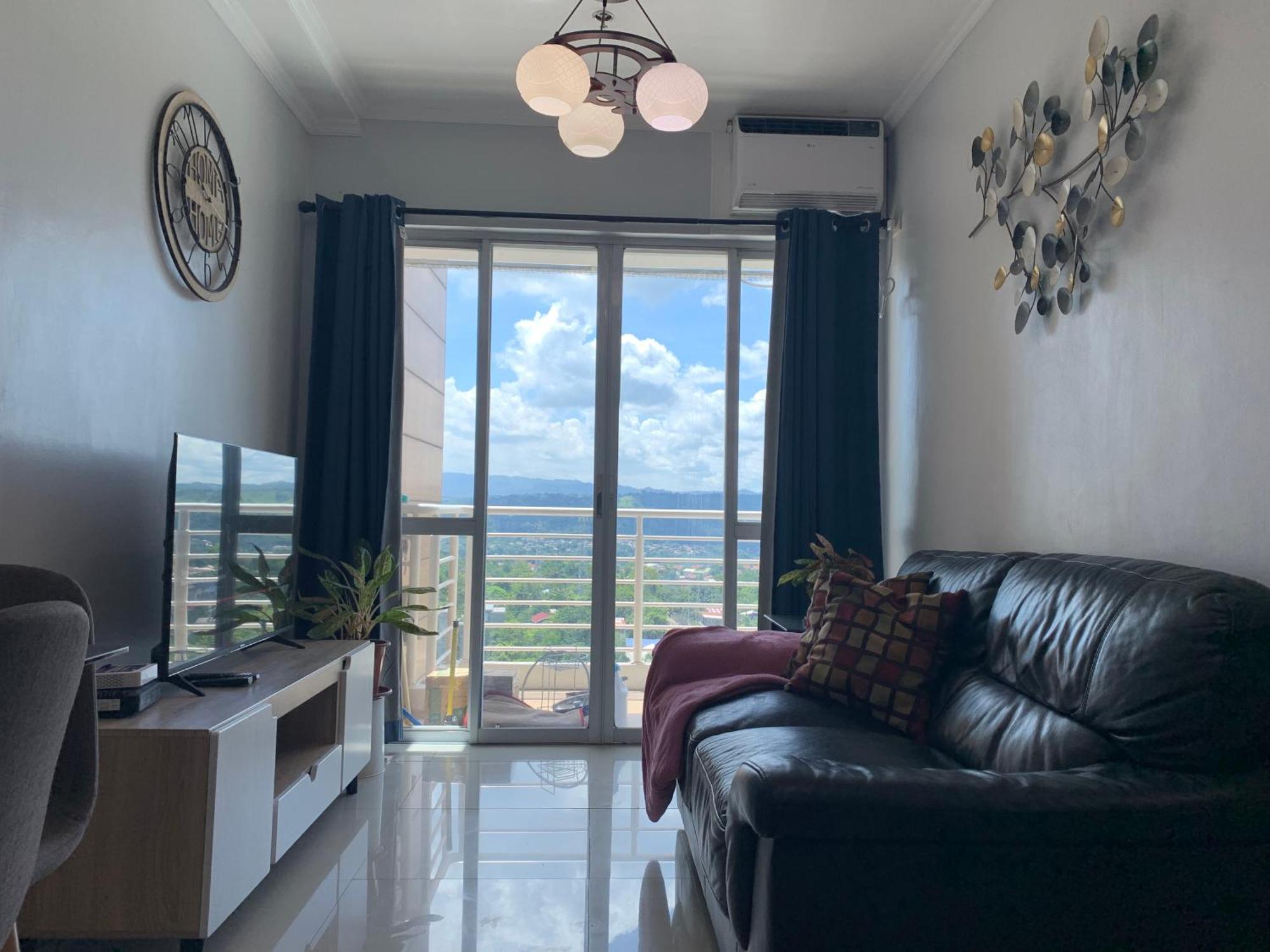 Spacious 2-Bedroom Condo,Wifi,Netflix,Free Parking カガヤン・デ・オロ エクステリア 写真